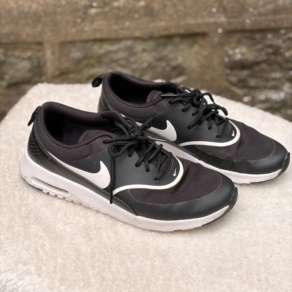 Nike Air Max Thea Black White Women’s Size 9.5 Sneakers – Discontinued Style